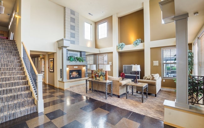 Building Photo - Beautiful Waterford Crossing 2 bedroom Con...