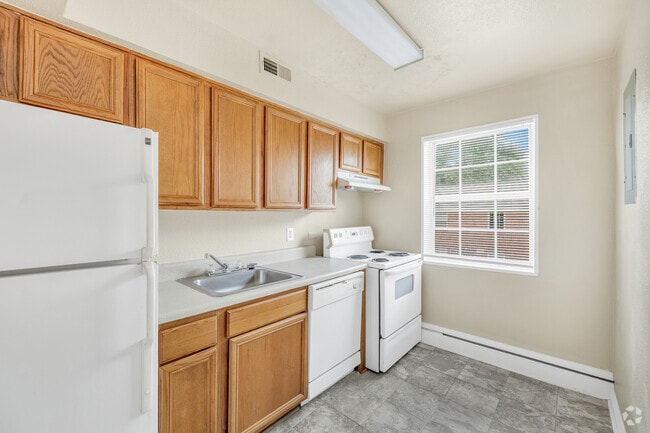 Interior Photo - Admiral Pointe