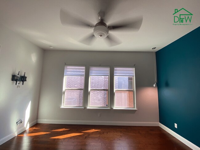 Building Photo - 302 Julia Ln