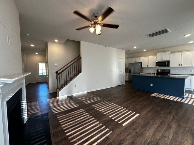 Building Photo - 4 bed/2.5 bath home - E Morristown