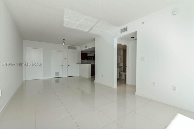 Foto del edificio - 9055 SW 73rd Ct