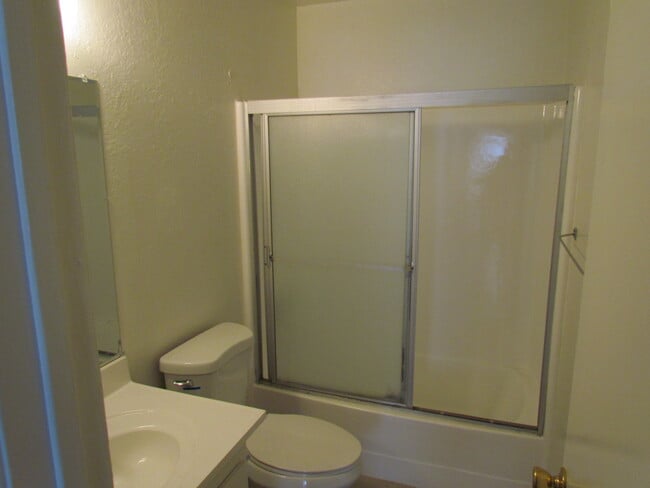 Building Photo - 16720 Cedarwood Cir