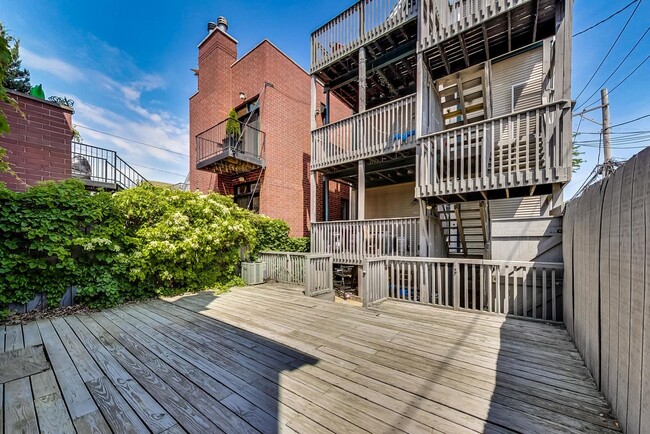 Building Photo - 1415 W Barry Ave