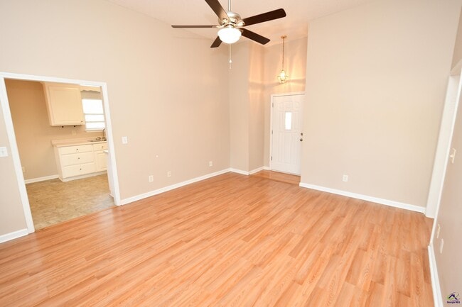 Building Photo - 107 Dorothy Ct