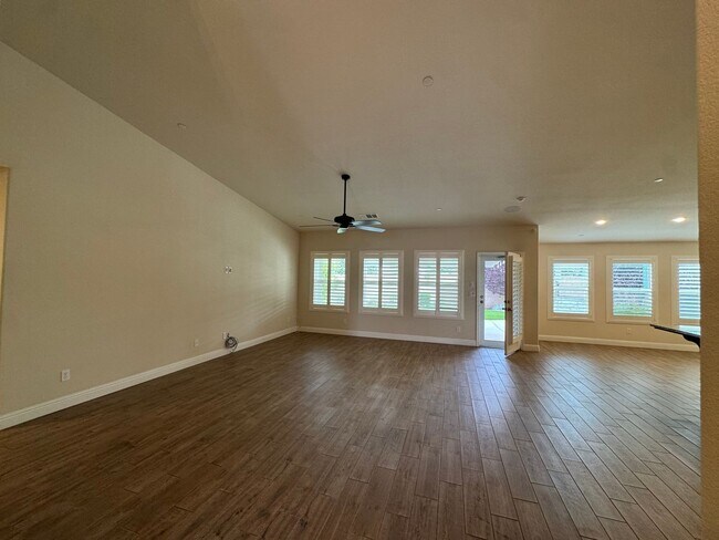 Foto del edificio - 493 Crescent Ln
