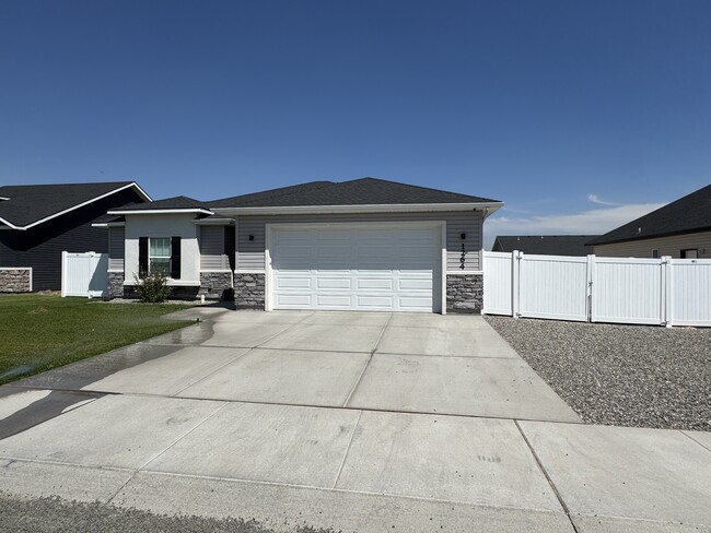 Front of house - 1264 Terra Ave