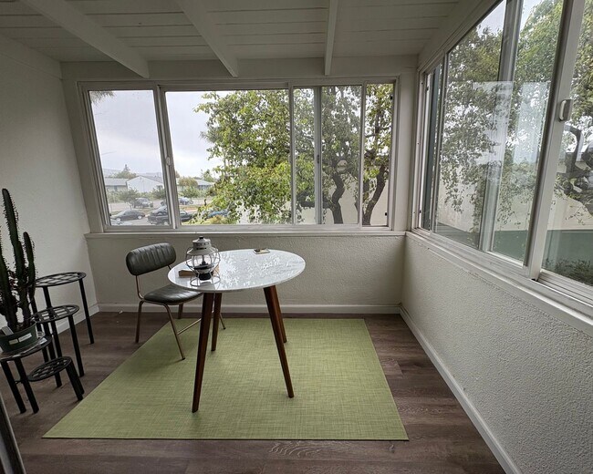Building Photo - Ventura Living Made Easy – Updated 2 Bed Condo