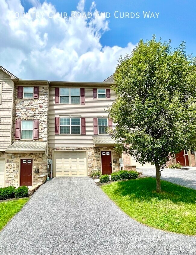 Building Photo - Spacious 2 bed, 2.5 bath Townhome with Gar...