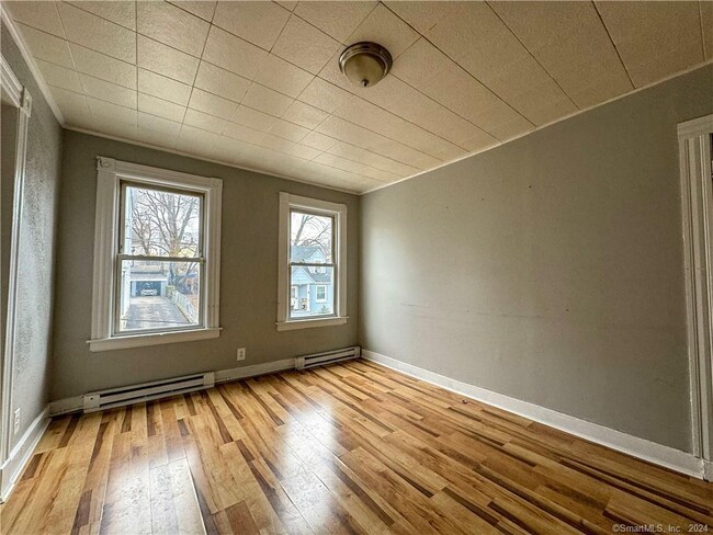 Building Photo - 120 Southview St