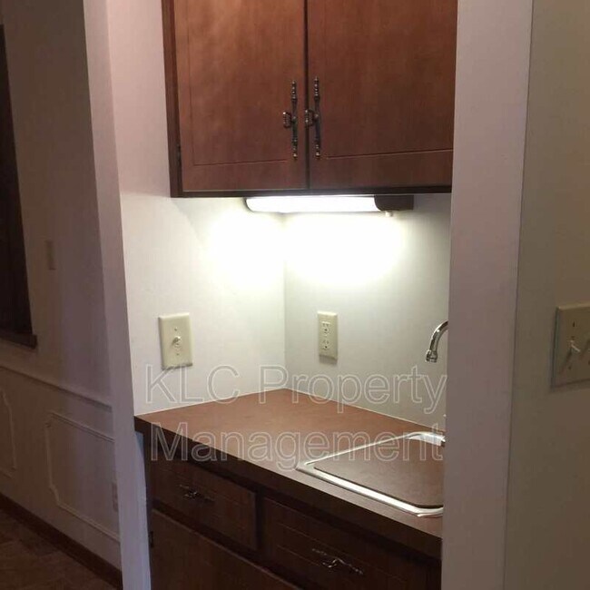 2101 69th St, Windsor Heights, IA 50324 House for Rent in Windsor