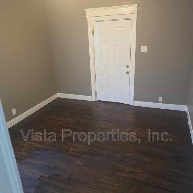 Building Photo - 835 S 38th St