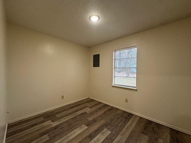 Building Photo - 3505 Elm St