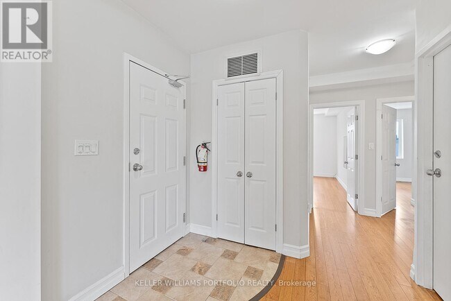 Building Photo - 546 Eglinton Ave E