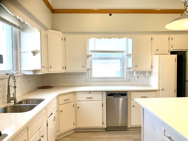 Kitchen - 67 W 5th St