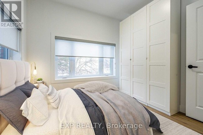 Photo du bâtiment - 67-67 Oakmount Rd