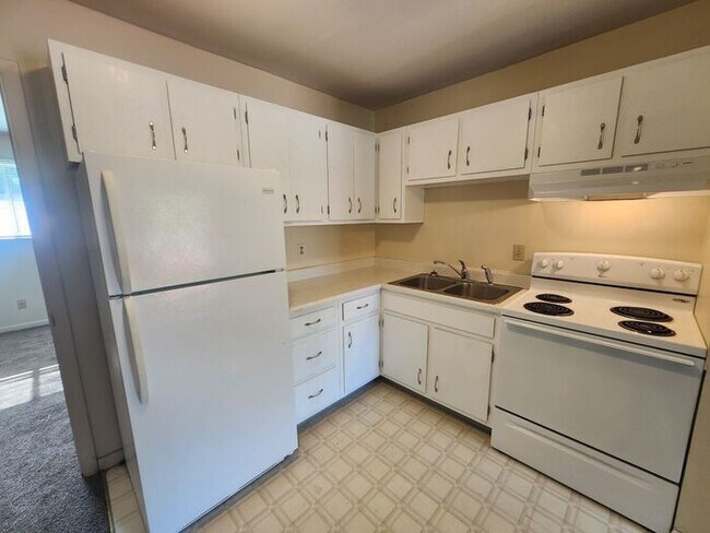 Foto del edificio - Upstairs 1 Bedroom Apartment Close to Rose...