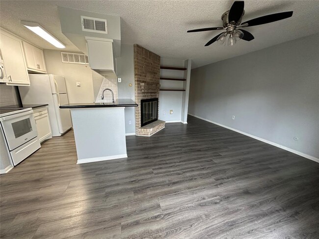 Building Photo - 250 El Dorado Blvd