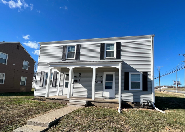 Building Photo - Gorgeous 2 bedroom, 1.5 bath remodel in KCMO!