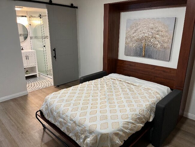Vista de la cama Murphy 2 - 1887 N Laurel Ave