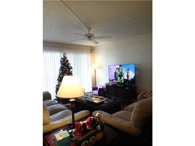 Building Photo - Ground floor 2bed/2bath ,water included,  in the heart of Carrollwood