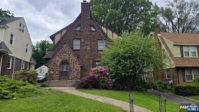Building Photo - 328 Demott Ave