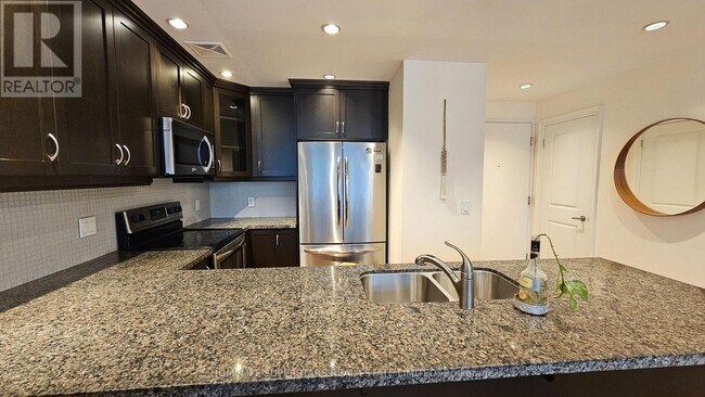Photo du bâtiment - 205-205 Lakeshore Rd W