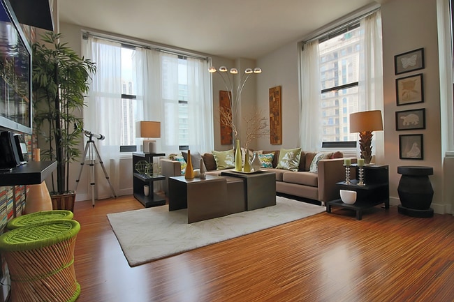 Photo - 98 E Lake St Apartment