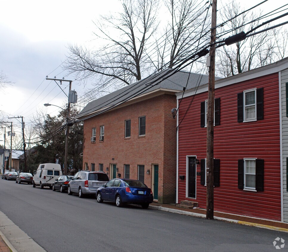 Primary Photo - 7 North St NE