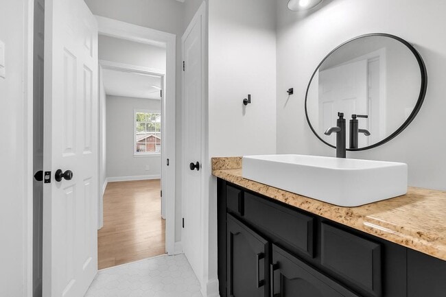 Building Photo - 4829 Bradford Dr