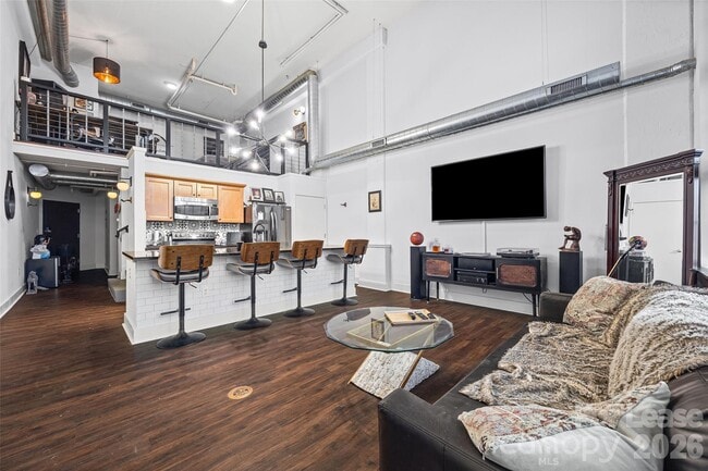 Building Photo - 715 N Graham St