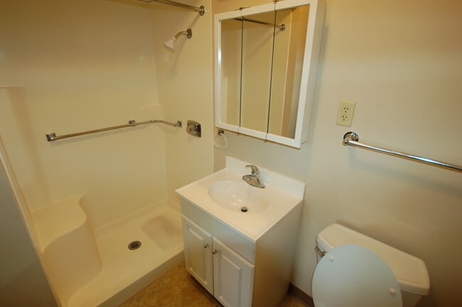 Building Photo - 1516 Gardenette Dr