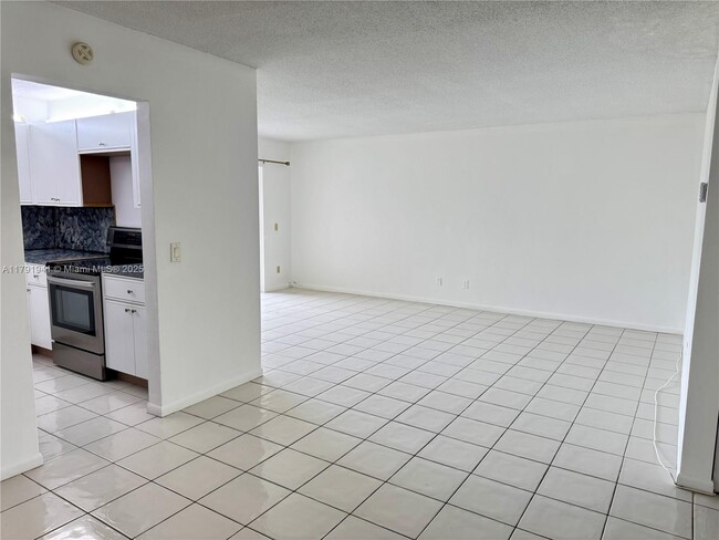 Building Photo - 2495 SW 82nd Ave