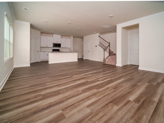 Building Photo - "Charming 3-Bedroom Retreat with 2.5 Baths in the Heart of Belmont!"