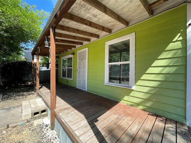 Foto del edificio - 2708 E 13th St