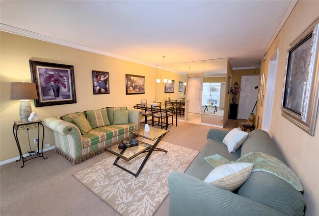 Foto del edificio - 412 S Cypress Rd