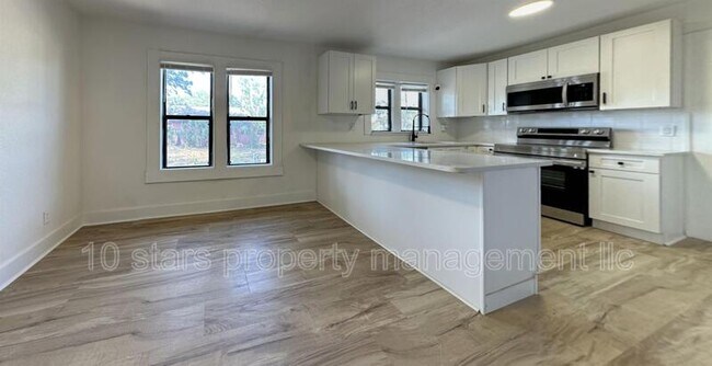 Building Photo - 1426 40th St S