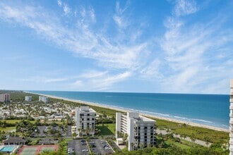 Building Photo - 5049 N Hwy A1A