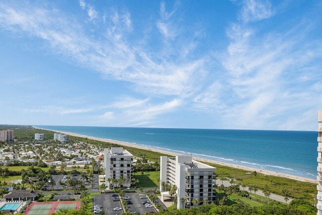 Building Photo - 5049 N Hwy A1A