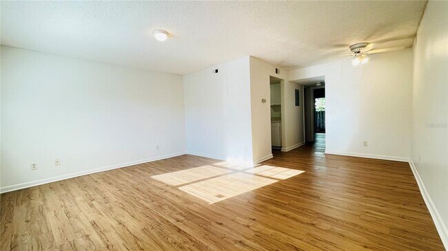 Foto del edificio - 321 Oak Rose Ln