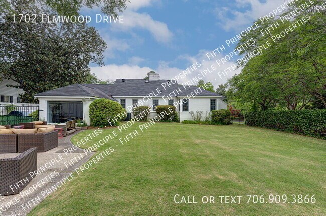 Foto del edificio - 1702 Elmwood Dr