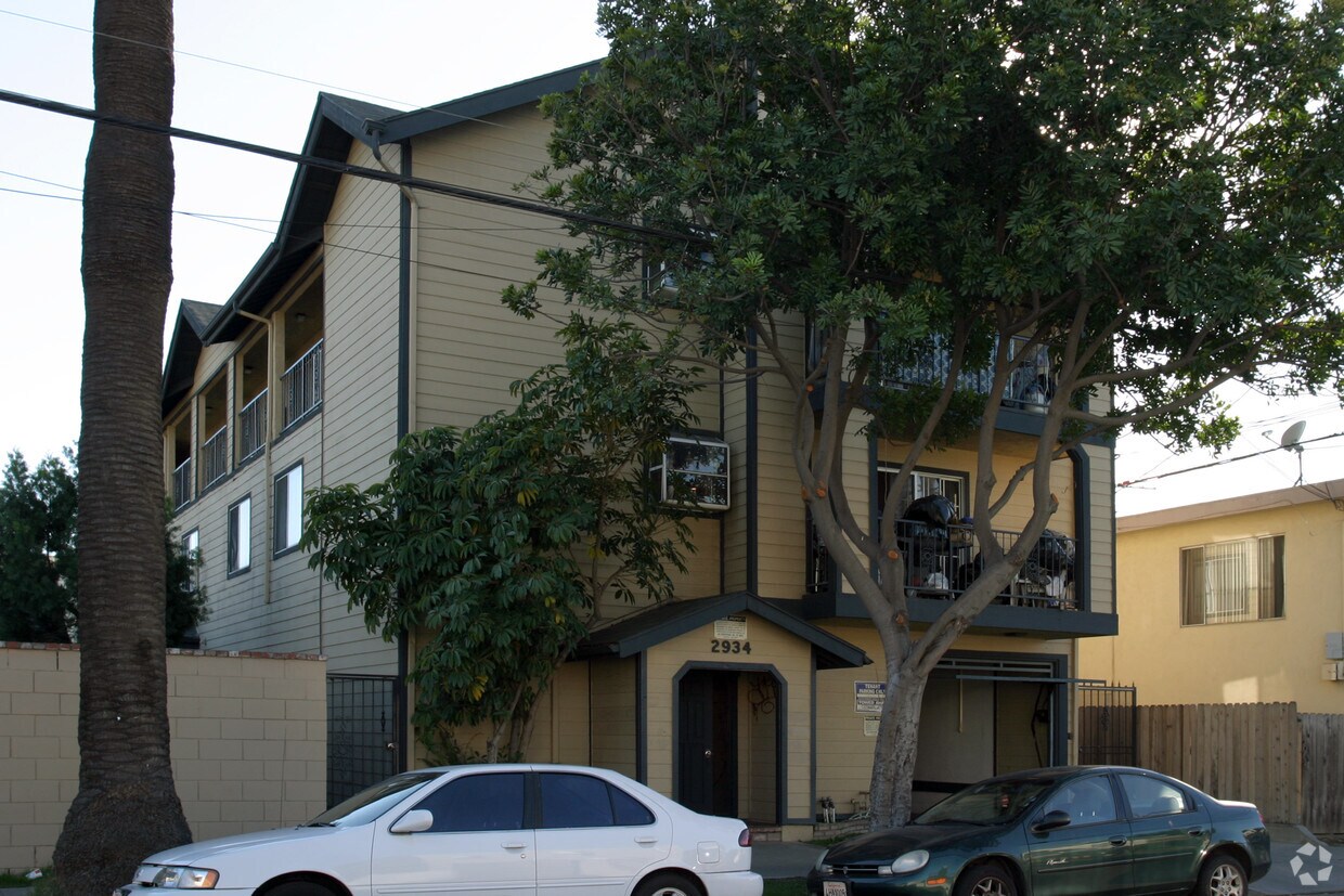 Building Photo - 2934 E 11th St