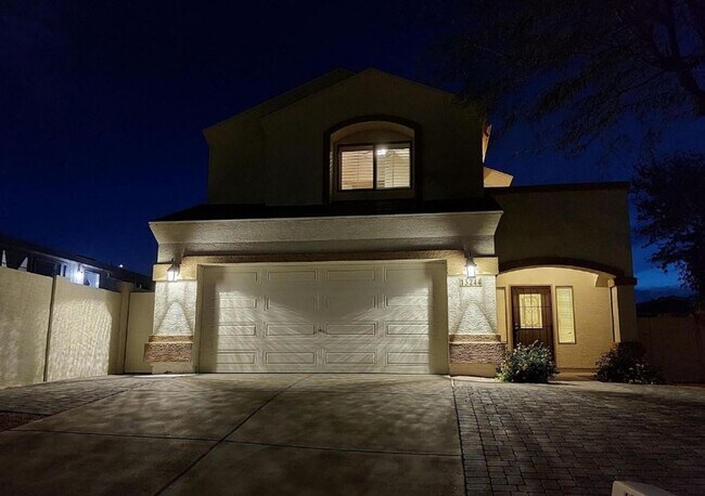 Building Photo - Beautiful 3 Bed/2.5 Bath Home in Phoenix! ...