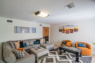 Building Photo - 6411 E Thunderbird Rd