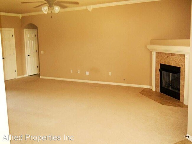 Building Photo - 3 br, 2 bath House - 1900 SW Elington St.