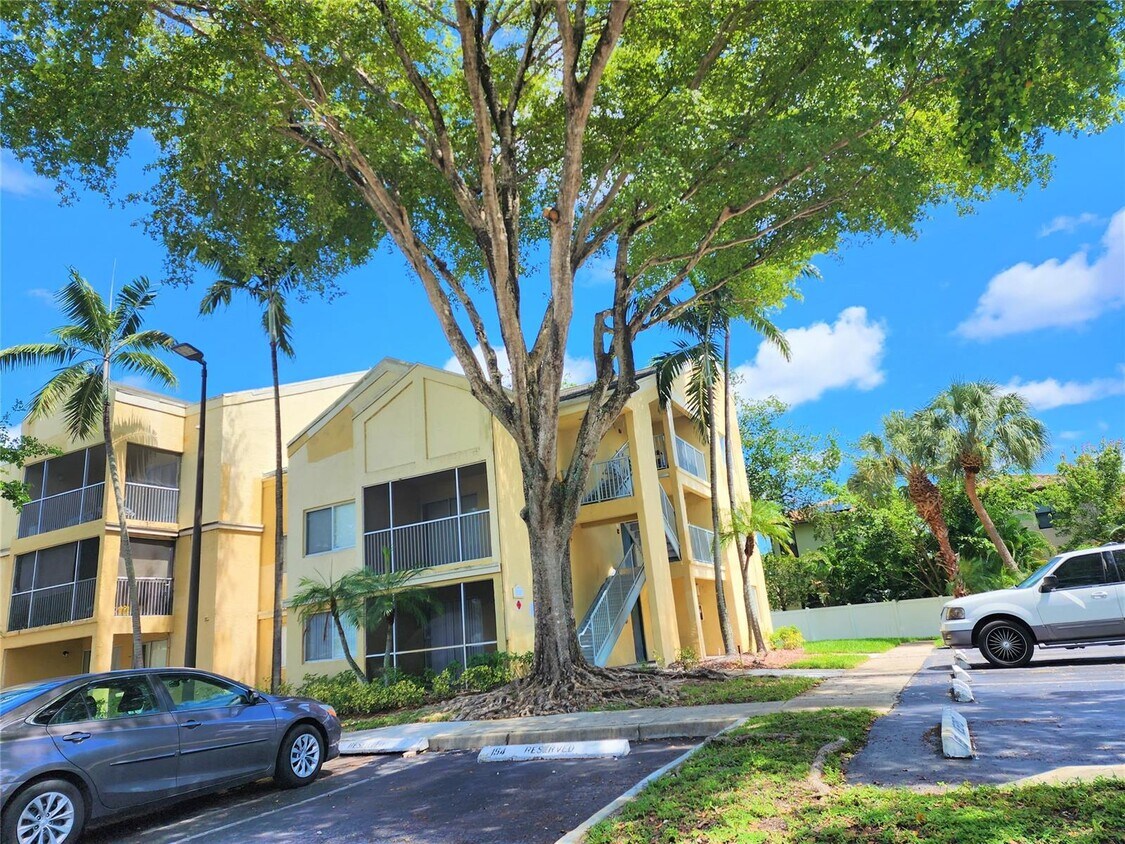 5654 Rock Island Rd Unit 220, Tamarac, FL 33319 Condo for Rent in