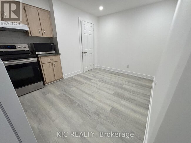 Building Photo - 213 Equator Crescent