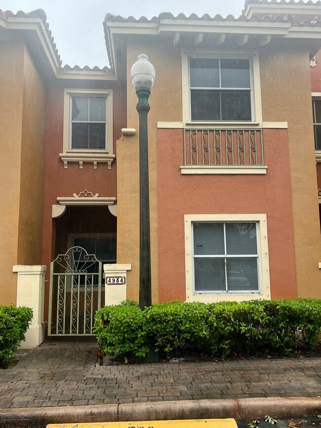 Foto del edificio - 4934 White Mangrove Way E