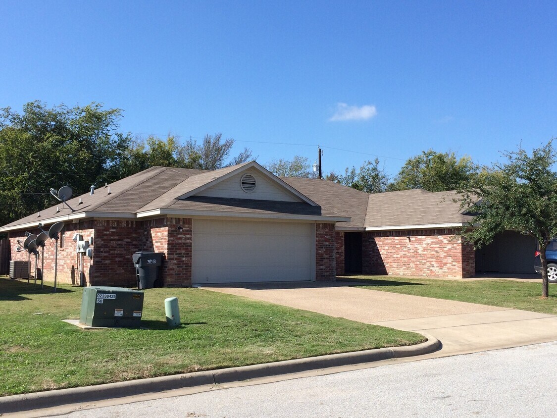 Primary Photo - Duplex