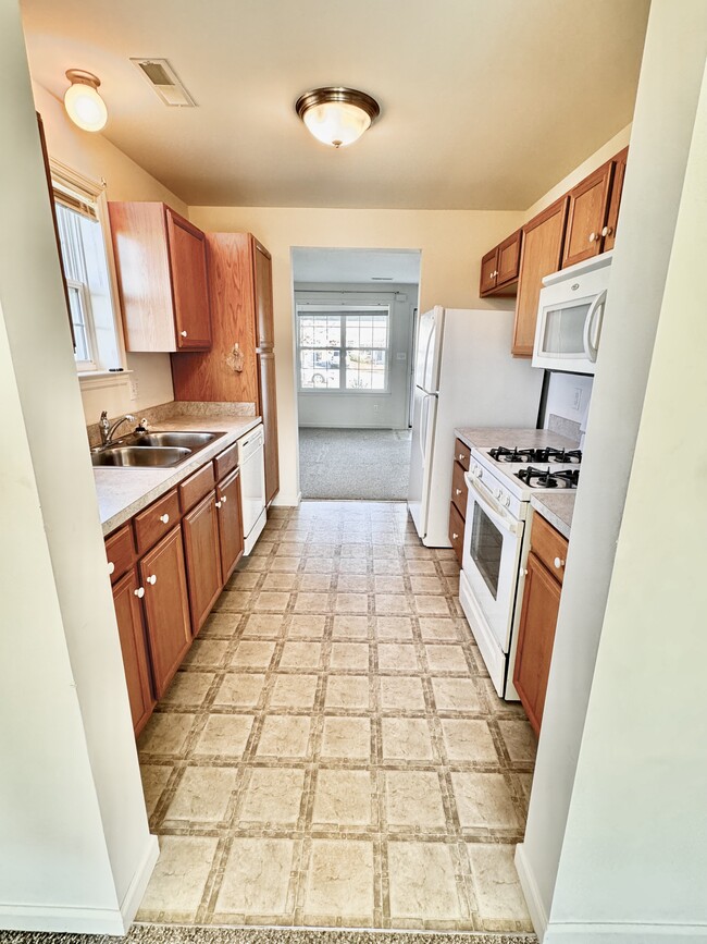 Kitchen - 21 Wheatstone Ln