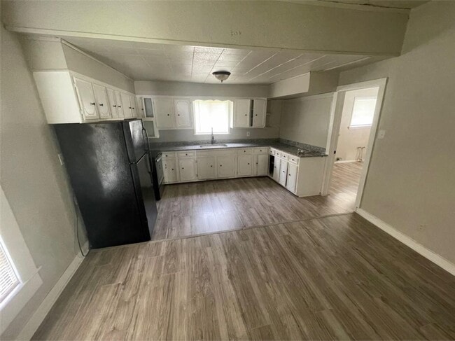 Building Photo - 2010 13th St